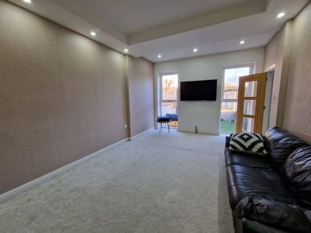Scout Hill Terrace, Dewsbury, West Yorkshire, WF13 - Photo 4