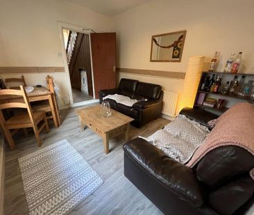 4 bedroom terraced house to rent - Photo 2