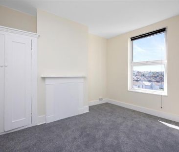 4 bedroom terraced house to rent - Photo 3