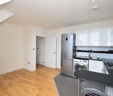 Albert Road, Horley, RH6 - Photo 6