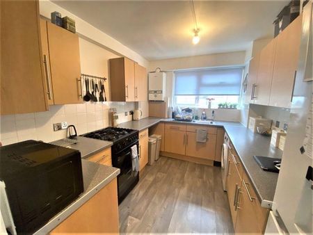 2 bedroom flat to rent - Photo 4