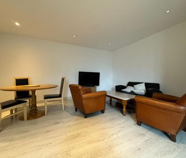 6 bedroom semi-detached house to rent - Photo 2