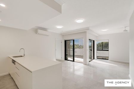 NEAR NEW STYLISH APARTMENT - Photo 3