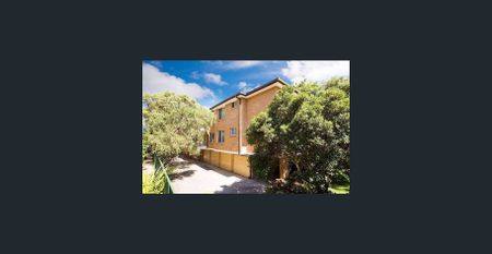 Top-Floor Two-Bedroom Unit Moments from the Beach - Photo 4