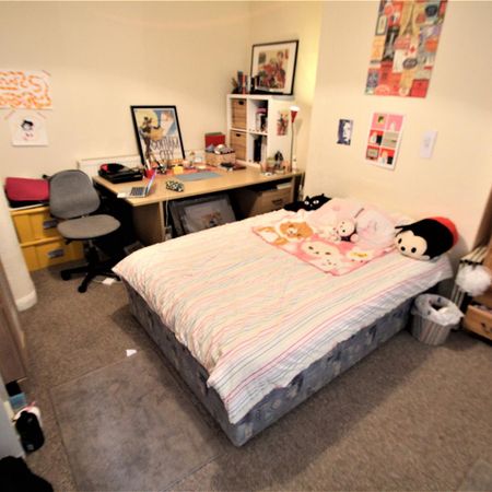 6 bedroom terraced house to rent - Photo 3