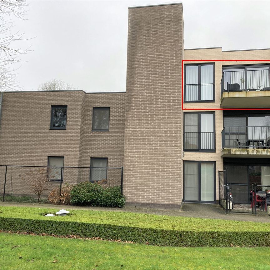 Appartement met 2 slaapkamers, terras, autostaanplaats en kelderberging op rustige ligging in Lier - Foto 1