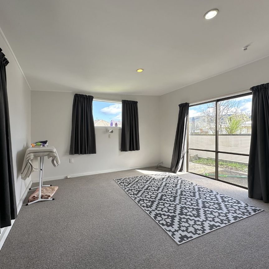 3 Bedroom Family Home in Trentham - Photo 1