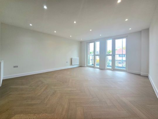 2 Bedroom Apartment, Norbury Avenue, London - Photo 1