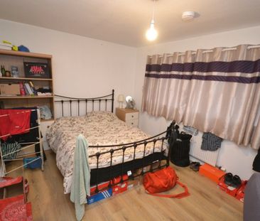 4 bed Semi-Detached House for Rent - Photo 3