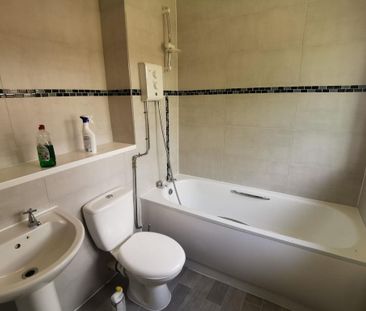 2 bedroom end of terrace house to rent - Photo 6