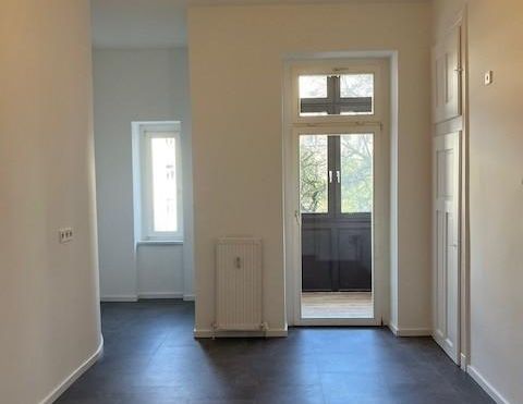 Erstbezug nach Sanierung I charmante 2-Raum-Wohnung mit großzügiger Küche und Loggia - Photo 1