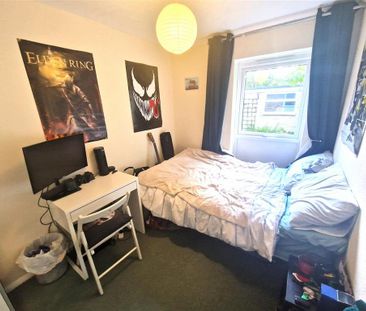 4 bedroom end of terrace house to rent - Photo 3