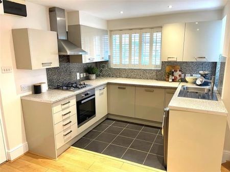 2 Bed Flat, The Pantiles, NW11 - Photo 3