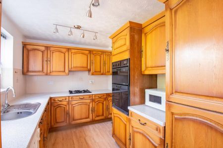3 bedroom detached house to rent - Photo 4
