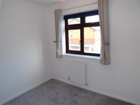 3 bedroom link detached house to rent - Photo 3
