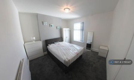 1 bedroom in a house share to rent - Photo 4