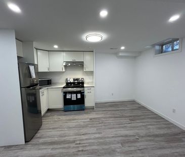 For Lease - 550 Greig Circle, Newmarket, Ontario - Photo 2