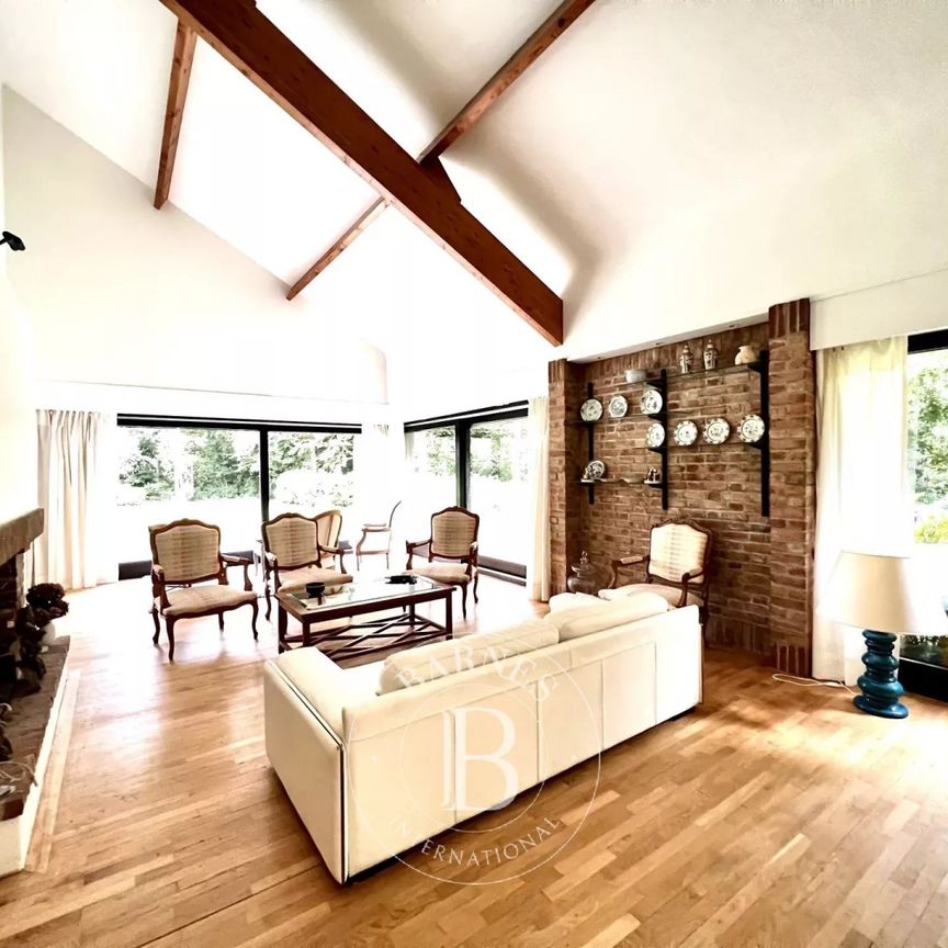 Tout savoir sur cette maison dans le quartier Beaumont, à Croix - Photo 1