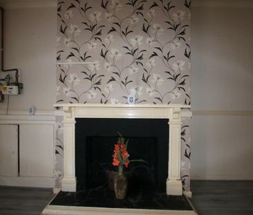 2 bedroom ground floor flat to rent - Photo 2