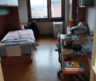 Subentrante cerco 1.5 locali pigione 590 chf + spese - Photo 1