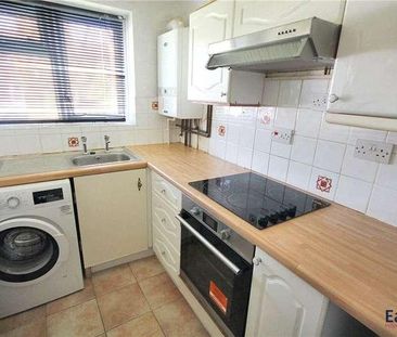 St. Leonards Road, Epsom, Surrey, KT18 - Photo 2