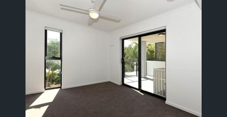 Contemporary Parkside Apartment with Balcony & City Views, 6km to Brisbane CBD! - Photo 4