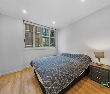 Modern, Stylish Two Bedroom Apartment In Convenient Locale - Photo 3