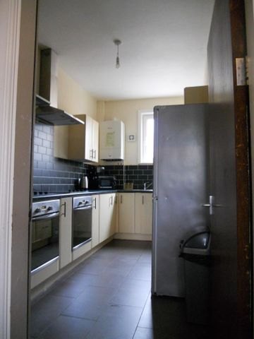 7 Bed Terraced House, Wilbraham Road, M14 - Photo 2