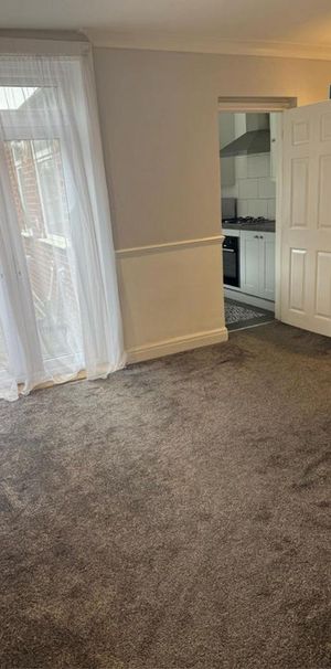 1 bedroom in a house share to rent - Photo 1