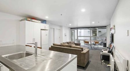 ROOM AVAILABLE IN ESTABLISHED SHARED APARTMENT: - Photo 4