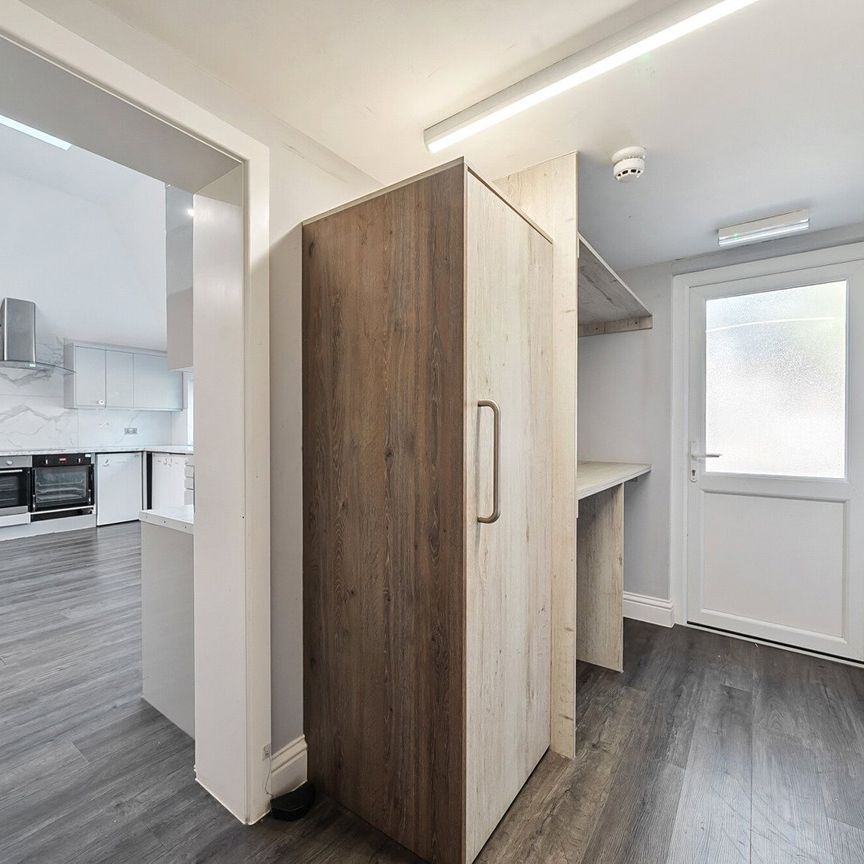 7 Bedroom House to rent - Photo 1