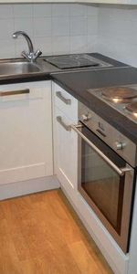 Deane Drive, Taunton, TA1 - Photo 4