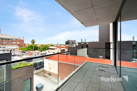 MODERN 2 BEDROOM 2 BATHOOM APARTMENT IN THE HEART OF RICHMOND - Photo 4