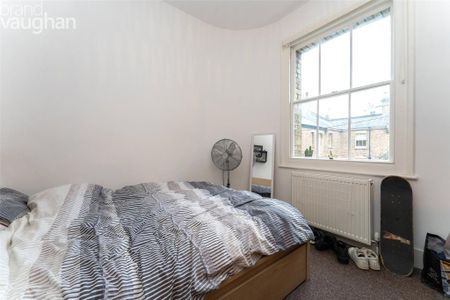 5 bedroom end of terrace house to rent - Photo 2