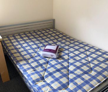 4 bedroom terraced house to rent - Photo 3