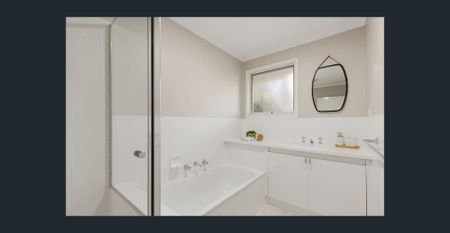 Spacious Living - Photo 5