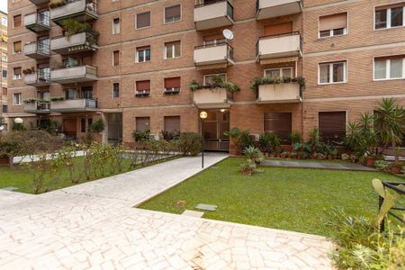 Via Alfonso Capecelatro, Milano, Lombardy 20148 - Photo 4