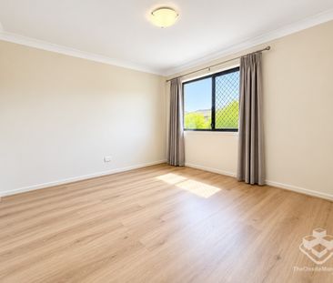 5 BEDROOM TOWNHOUSE IN THE HEART OF CARINDALE - Photo 2