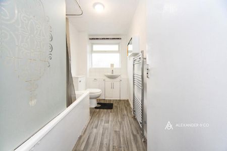 3 bedroom terraced house to rent - Photo 5