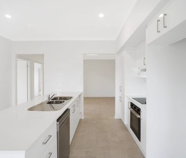 4-Bedroom Family Home in Sought-After Chisholm! Ducted Air, Alfresc... - Photo 4