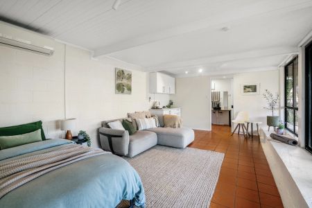 Character & Charm with Breathtaking Water Views Available from 17 January, 2026 - Photo 3