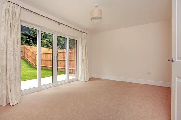 4 bedroom semi-detached house to rent - Photo 1