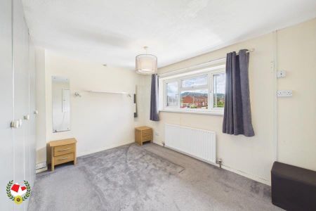 Cedar Road, Brockworth, Gloucester - Photo 2