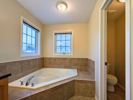 For Lease - 105 CHEYENNE Way, Barrhaven, Ontario - Photo 3