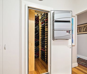 SPACIOUS FAMILY HOME IN A GREAT LOCATION! - Photo 2