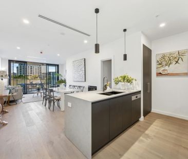 Stunning Sky Home Living in Prestigious Norwood - Photo 2