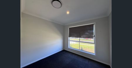 Modern 4-Bedroom Family Home 🏠 - Photo 3