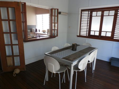 GORGEOUS PROPERTY IN WEST END + SWIMMING POOL - Photo 4