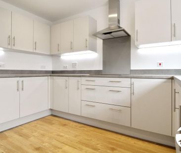 3 bedroom semi-detached house to rent - Photo 5