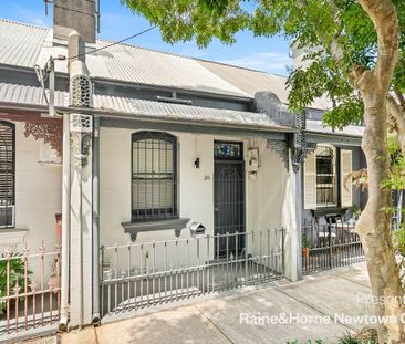 A refined 2 bed residence boasting character & prime location - Photo 4